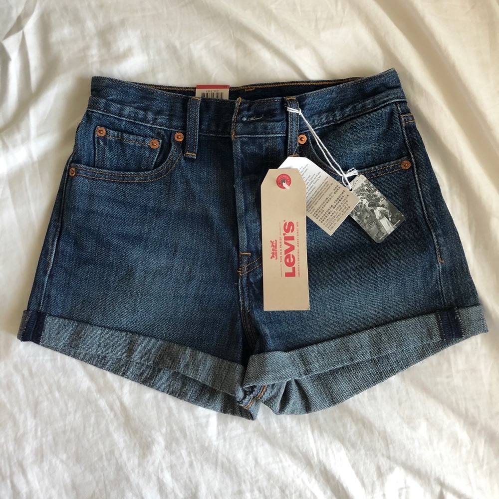 Levi’s Wedgie-Fit Shorts